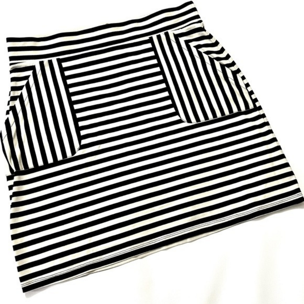 Dakini Striped‎ Black White Stretchy Mini Skirt With Pockets
